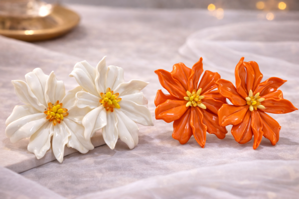 Boucle d'oreille grosse fleur.