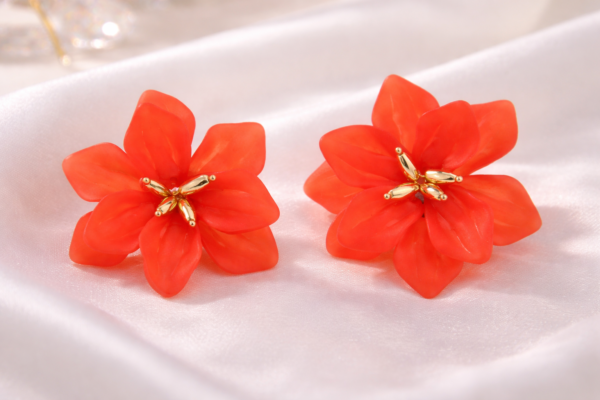 Boucle d'oreille petite fleur.