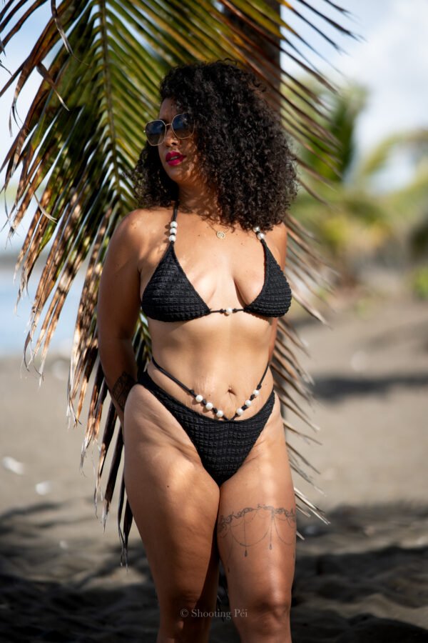 DSC09009 Maillot de bain noir avec perle.